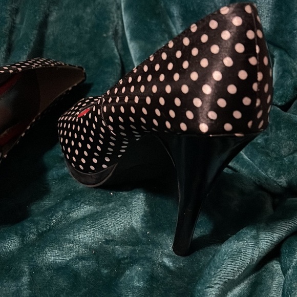 Gorgeous black and white stilettos - Picture 7 of 7